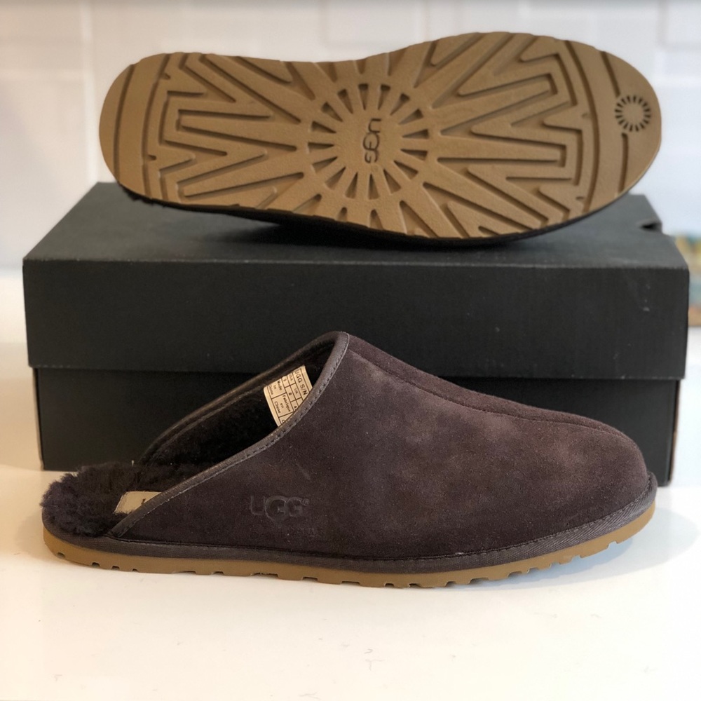 Men’s Ugg slippers size 9
